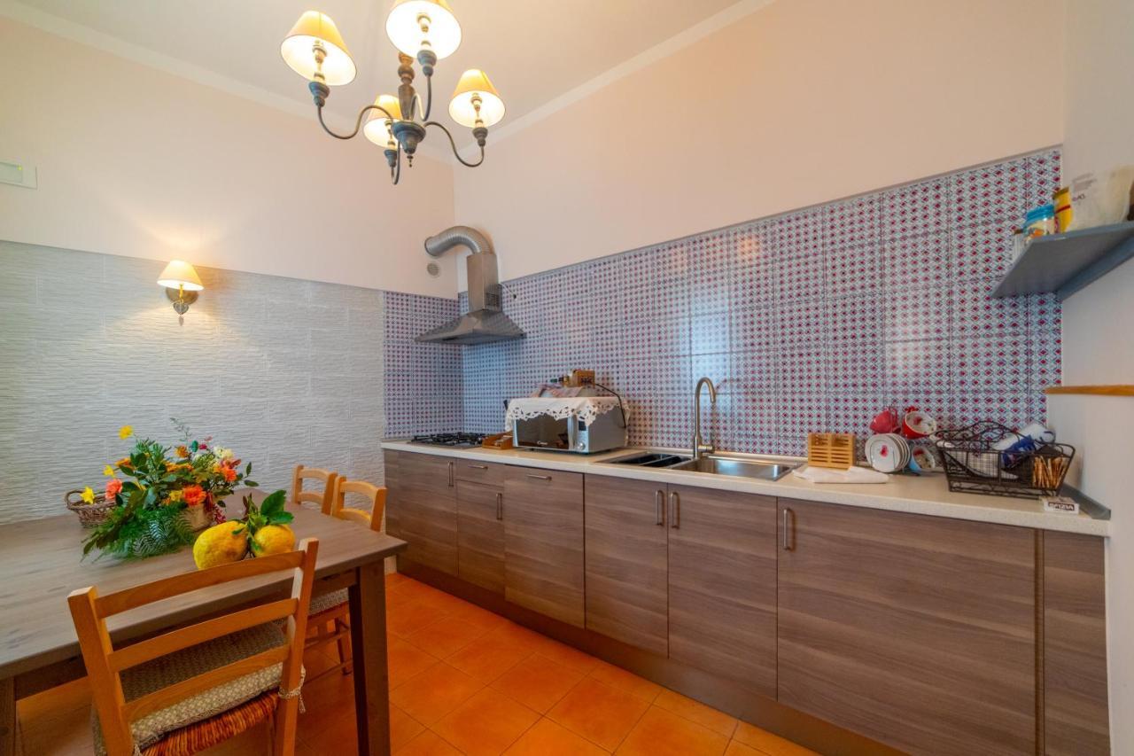 Donna Carmela Apartment Scala Luaran gambar
